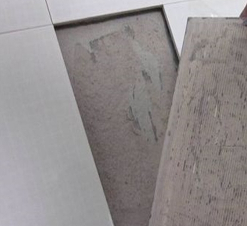 乐山市瓷砖空鼓维修公司分享瓷砖铺贴时如果打浆（即涂抹在瓷砖背面和基层上的砂浆或瓷砖胶）过少，会带来以下问题